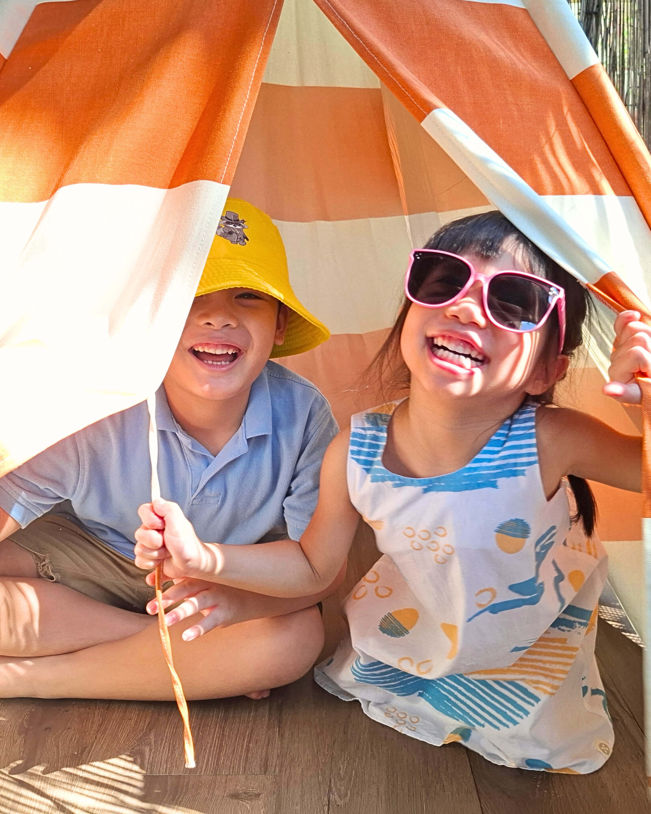 Singapore speech therapy and occupational therapy specialist working with child at Ray of Joy Therapy